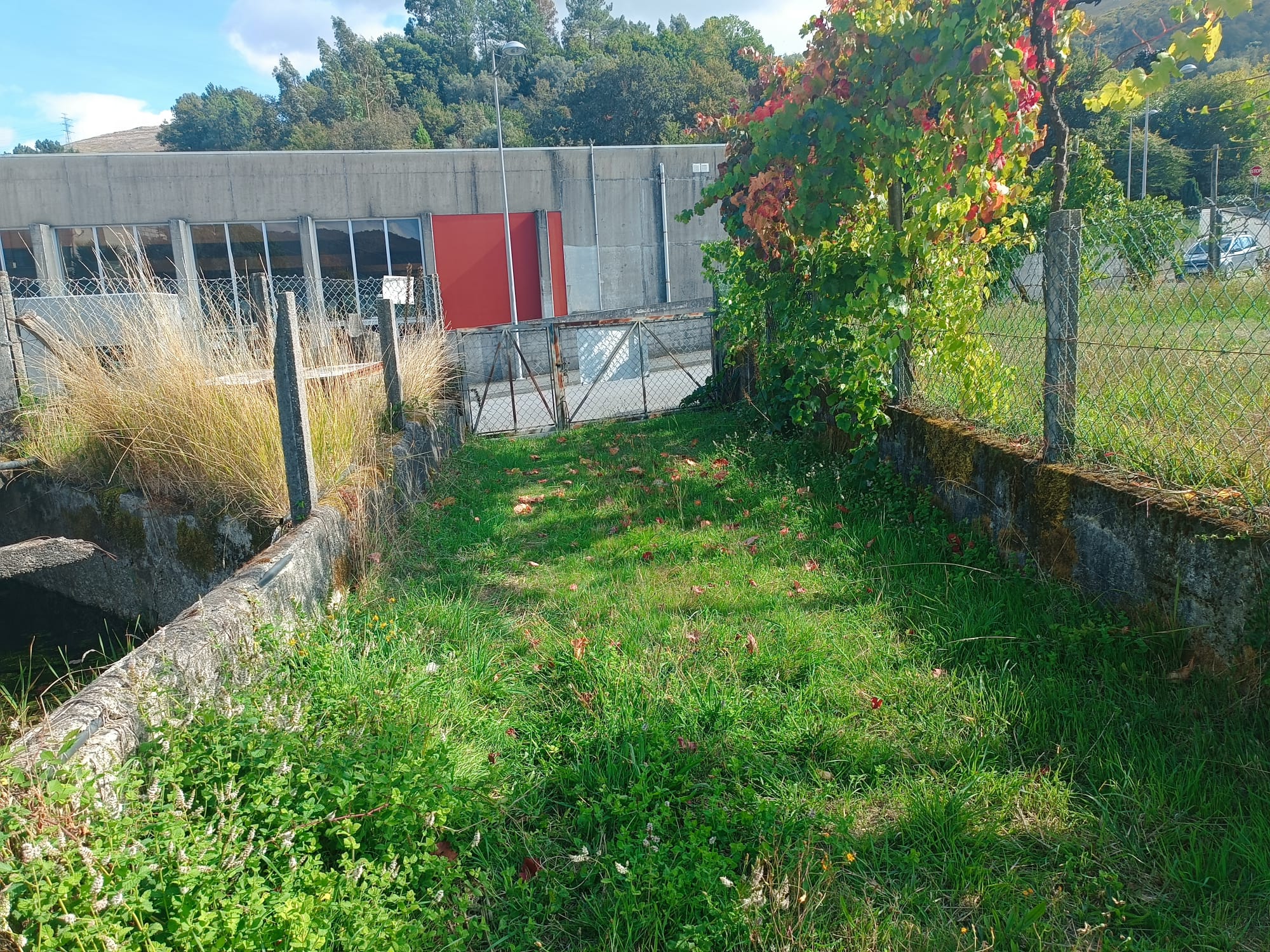 Terreno Urbano em Louredo Gerês c/ 1034m2, todo plano