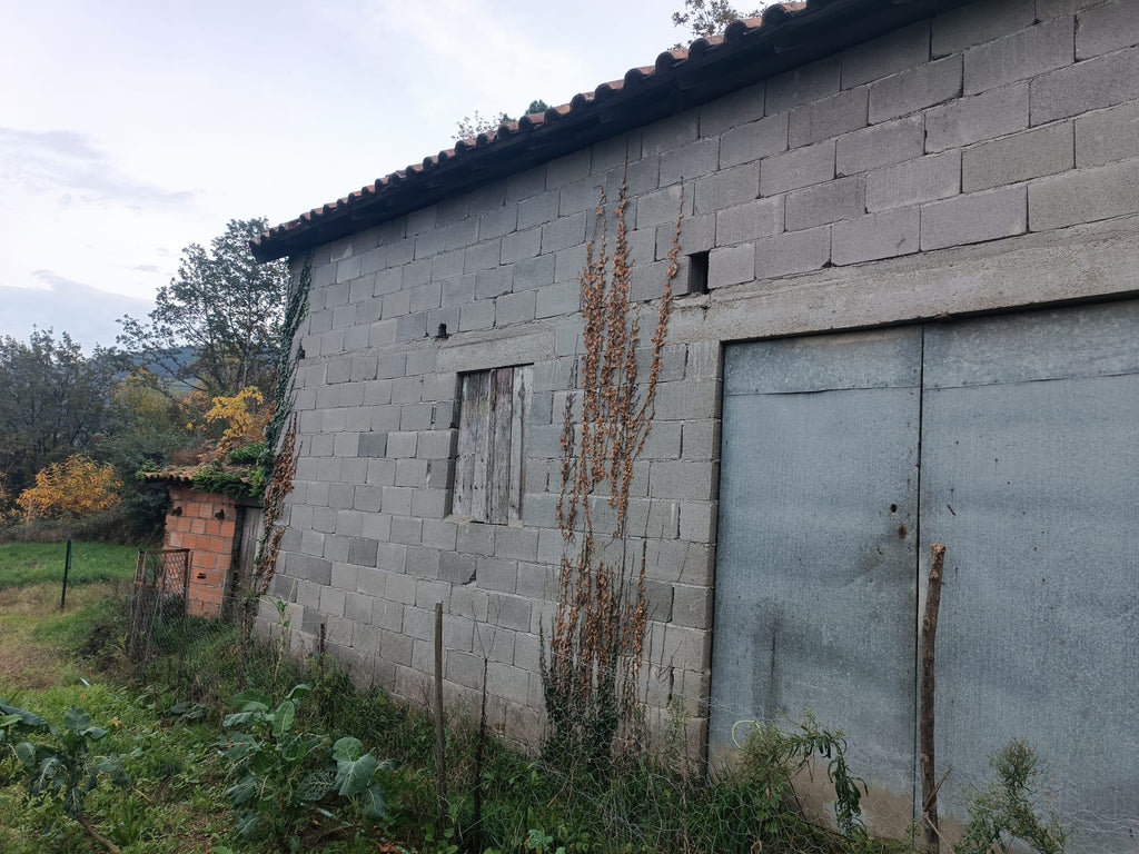 Terreno c/ 1.400m2 e Armazem em Louredo, Geres