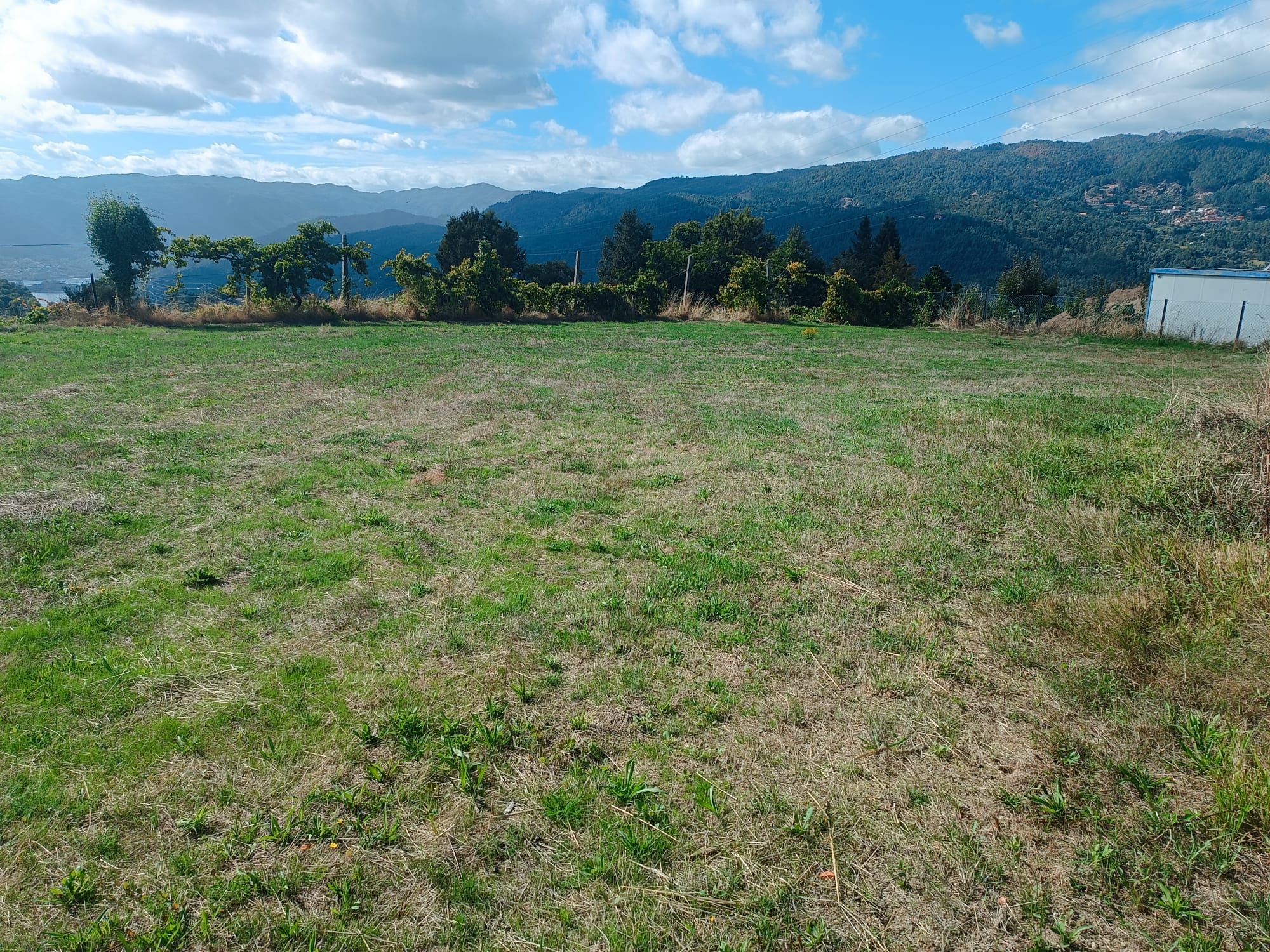 Terreno Urbano em Louredo Gerês c/ 1034m2, todo plano