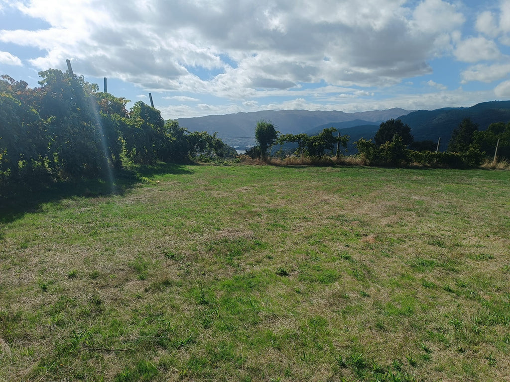Terreno Urbano em Louredo Gerês c/ 1034m2, todo plano