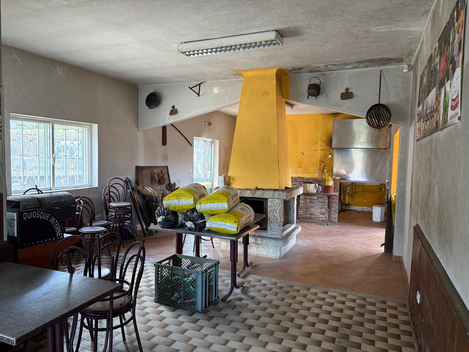 Moradia com Vista para a Albufeira da Caniçada – Ideal para Comércio ou Conversão em Habitação