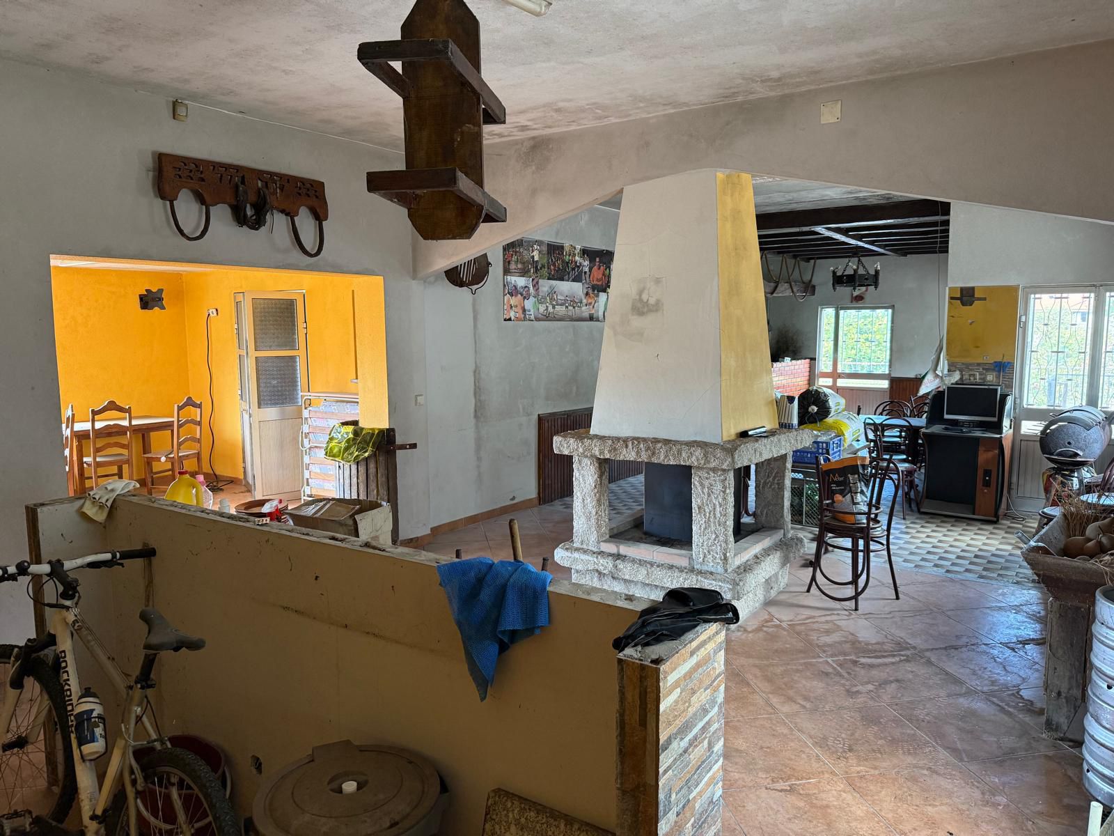 Moradia com Vista para a Albufeira da Caniçada – Ideal para Comércio ou Conversão em Habitação