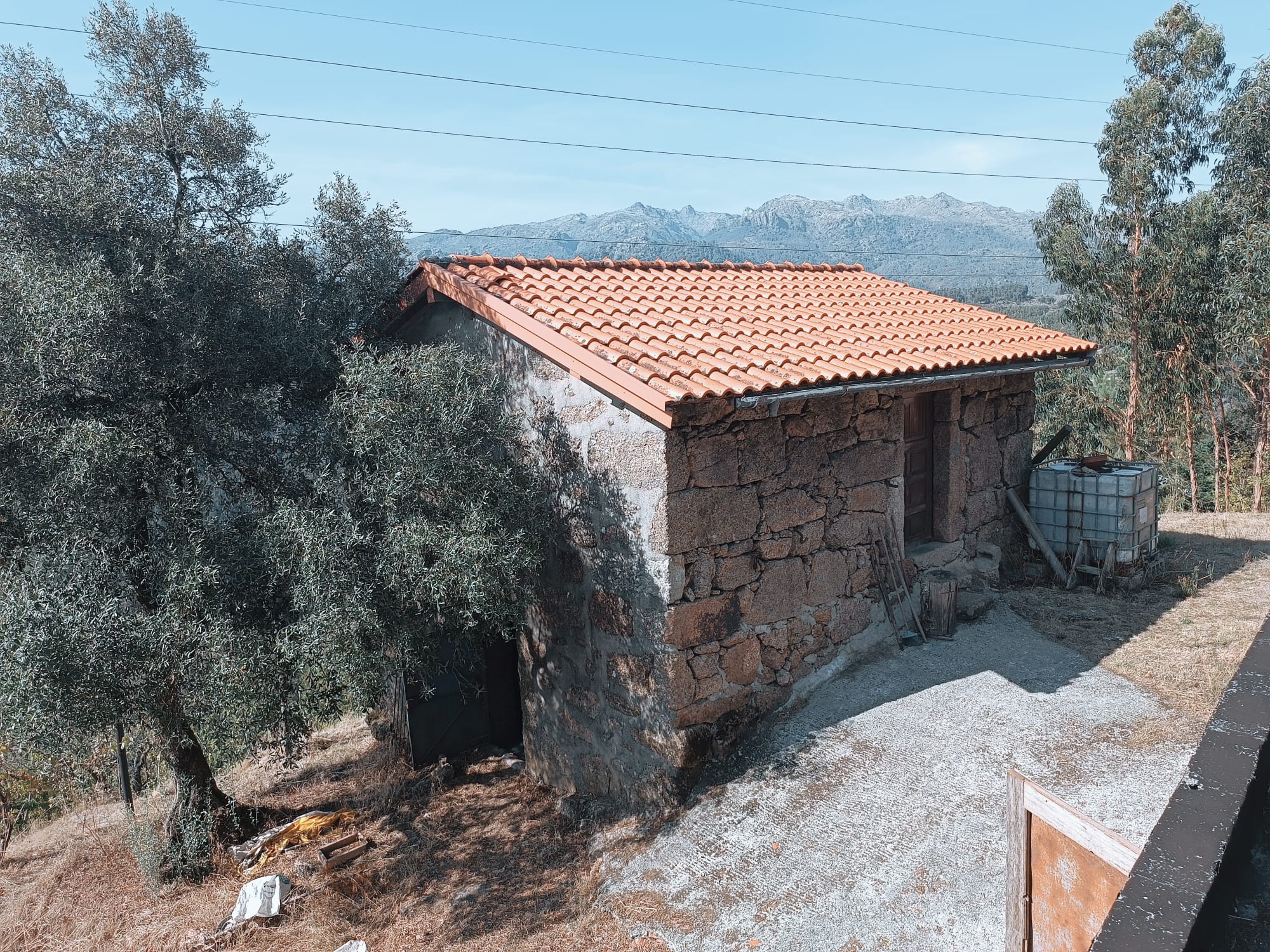 Casa com vistas encantadoras em Salamonde c/ terreno de 7.000m2