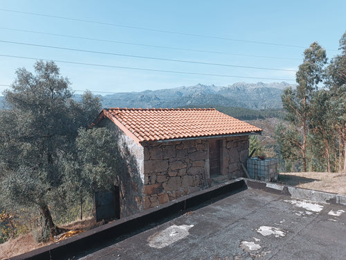 Casa com vistas encantadoras em Salamonde c/ terreno de 7.000m2