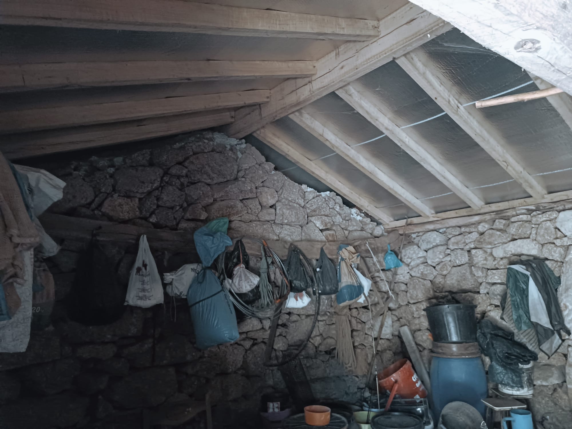 Casa com vistas encantadoras em Salamonde c/ terreno de 7.000m2