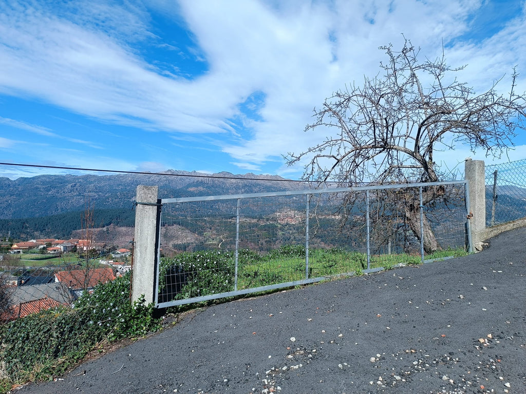 Terreno completamente urbano com 960m2 dentro da Aldeia Salamonde