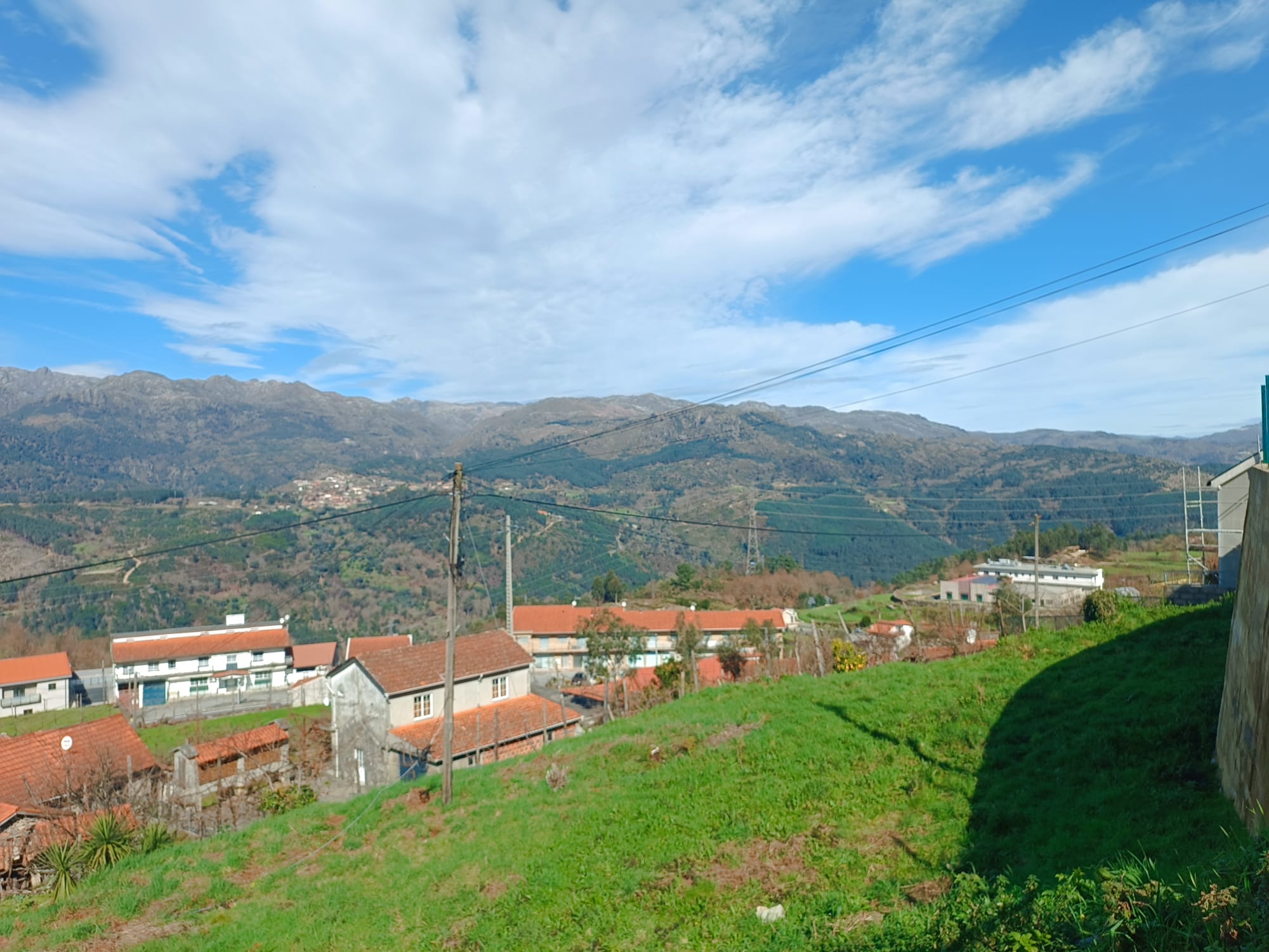 Terreno completamente urbano com 960m2 dentro da Aldeia Salamonde