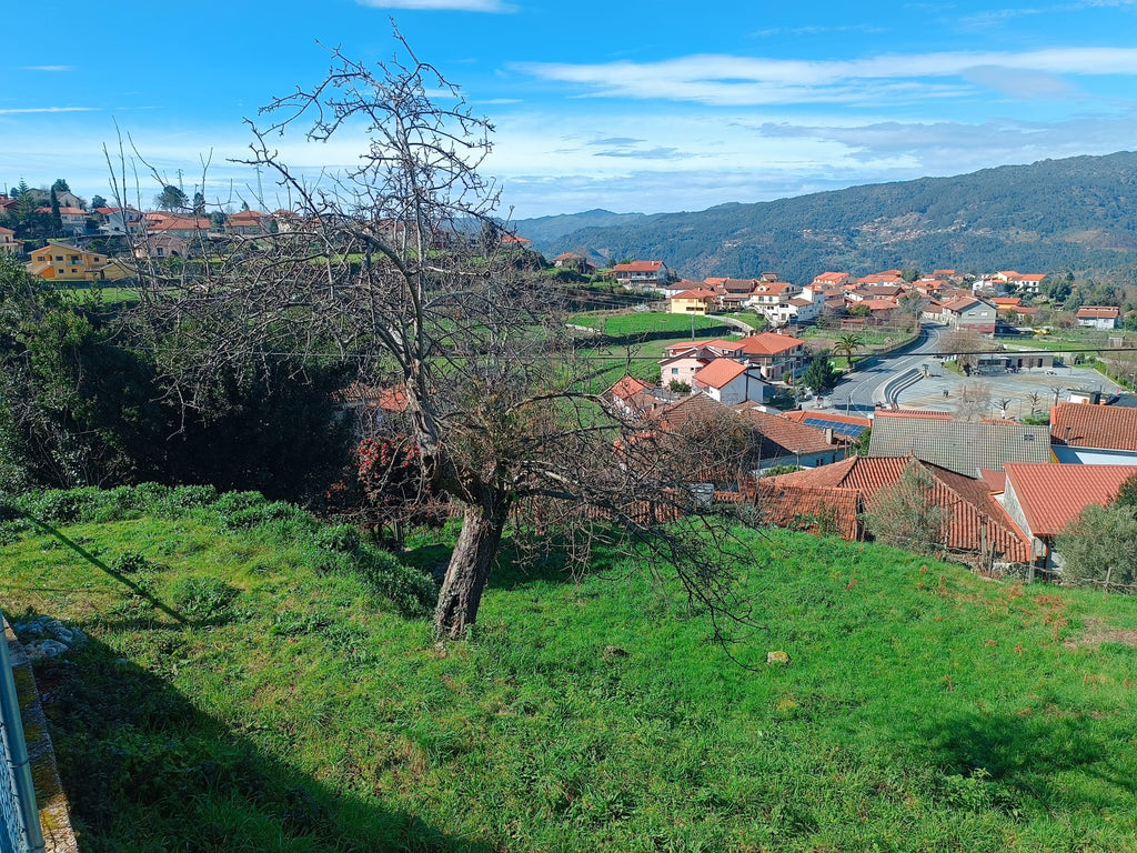 Terreno completamente urbano com 960m2 dentro da Aldeia Salamonde