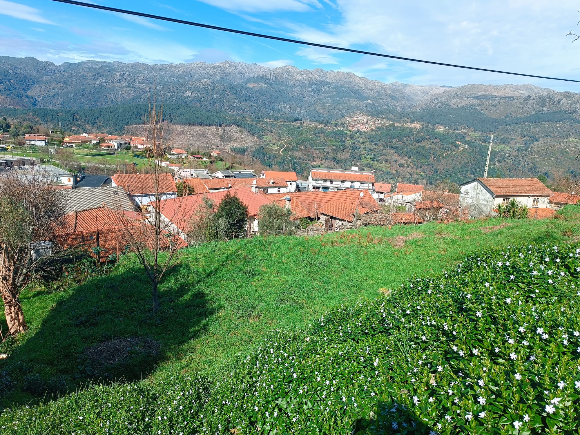 Terreno completamente urbano com 960m2 dentro da Aldeia Salamonde