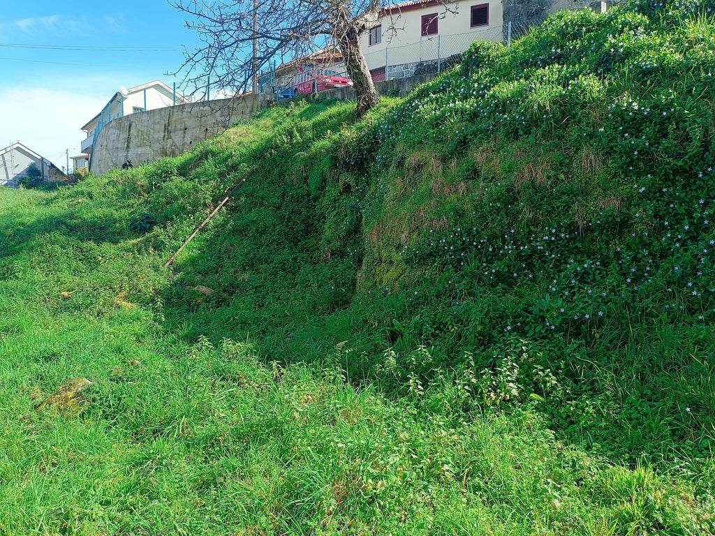 Terreno completamente urbano com 960m2 dentro da Aldeia Salamonde
