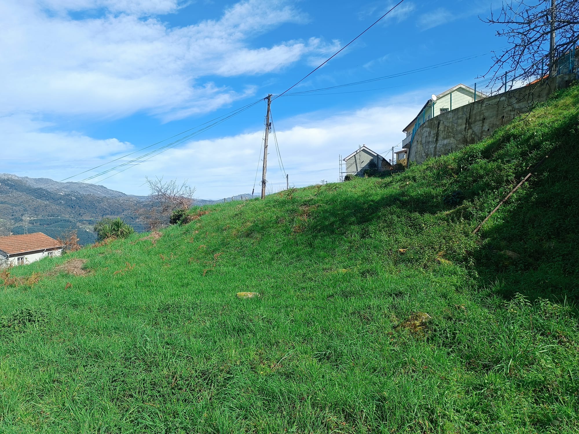 Terreno completamente urbano com 960m2 dentro da Aldeia Salamonde