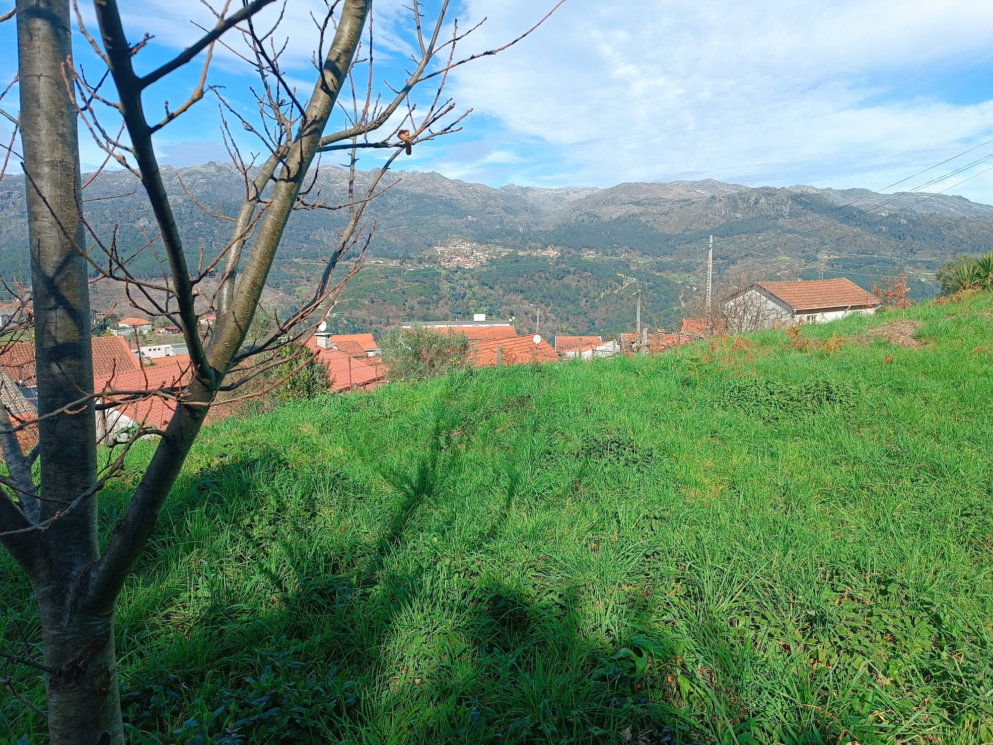 Terreno completamente urbano com 960m2 dentro da Aldeia Salamonde
