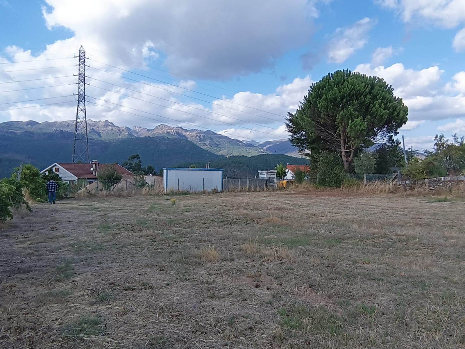 Terreno Urbano em Louredo Gerês c/ 1034m2, todo plano