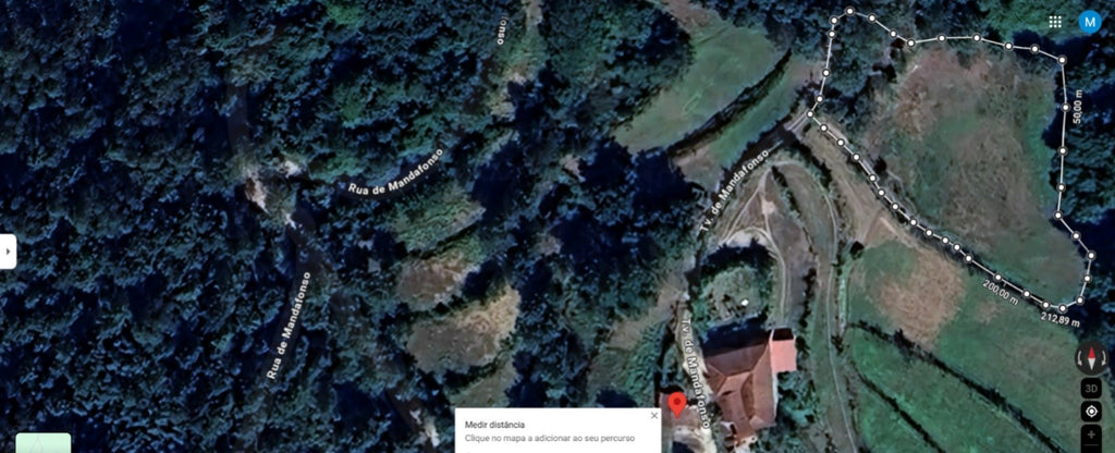 Ruina + Terreno margeando um Riacho em Salamonde, Gerês c/ 2.260m2